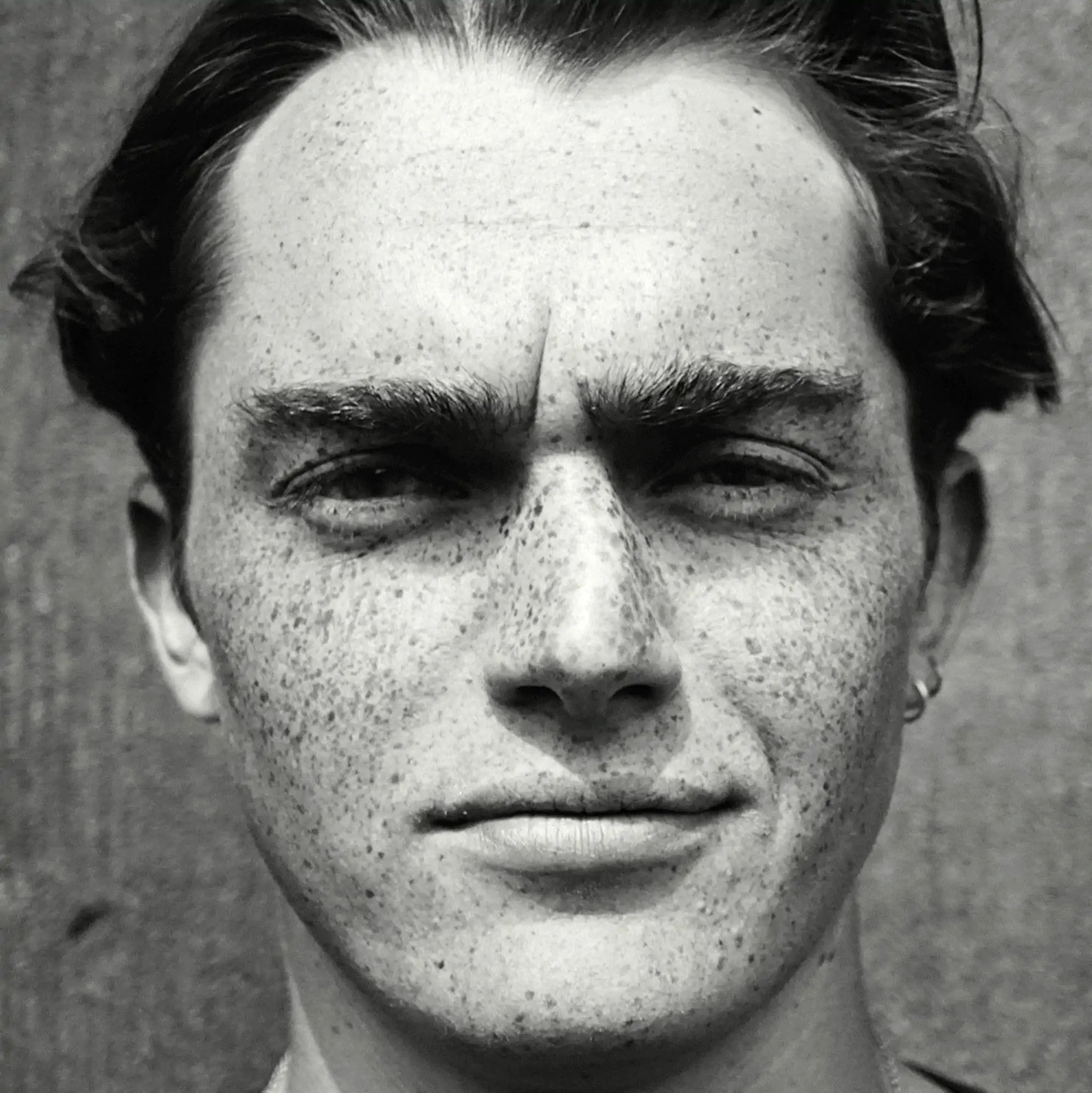 UV camerage photo of an athlete before applying Pelotan sunscreen.